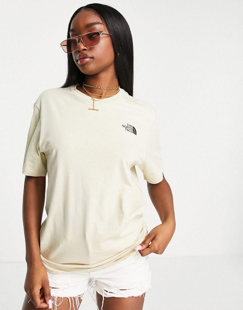 商品The North Face|The North Face Repetitive Mountain t-shirt in beige Exclusive at ASOS,价格¥143,第4张图片详细描述