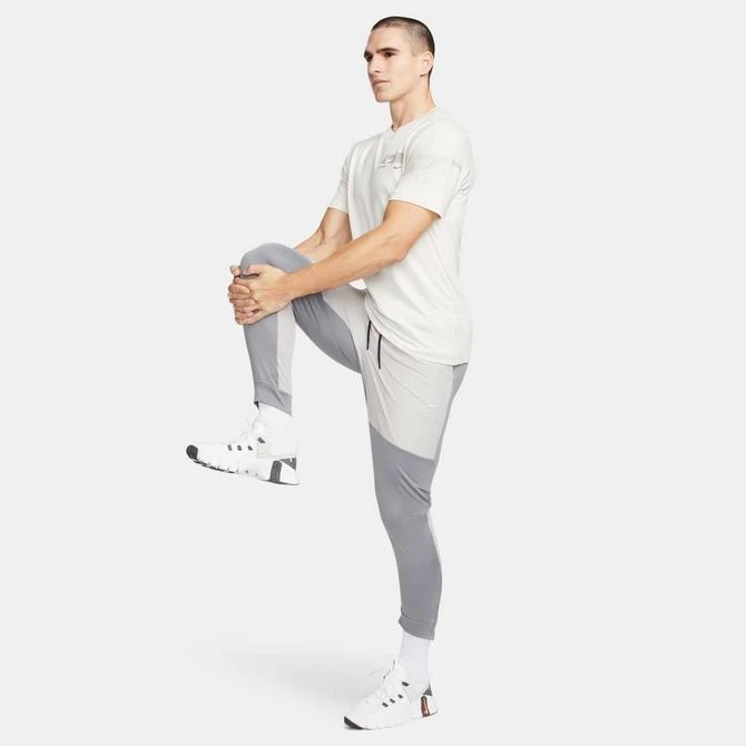 商品NIKE|Men's Nike Unlimited Water-Repellent Tapered Versatile Pants,价格¥695,第3张图片详细描述