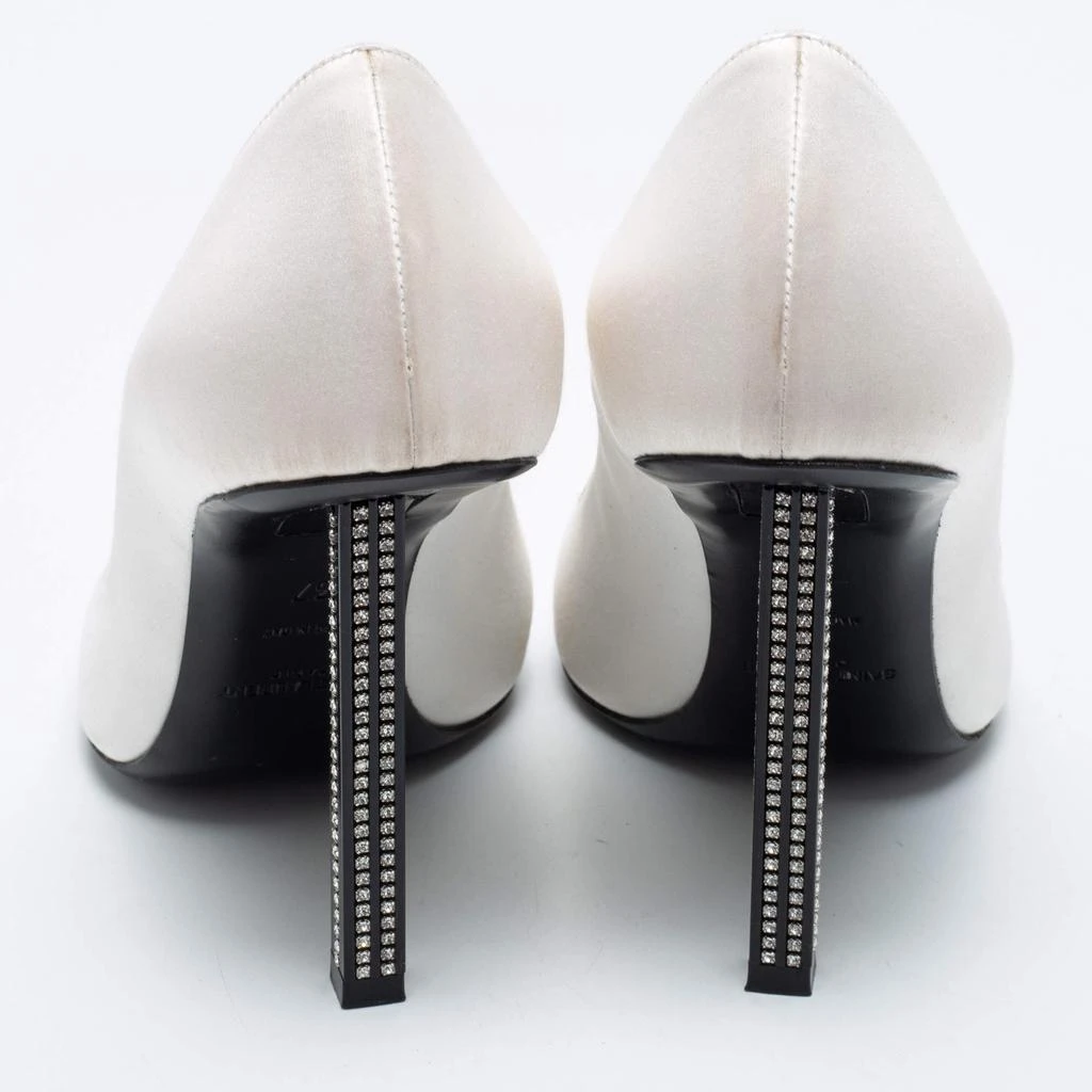商品[二手商品] Yves Saint Laurent|Saint Laurent White Satin Tower Crystal Embellished Pumps Size 37,价格¥2168,第5张�图片详细描述