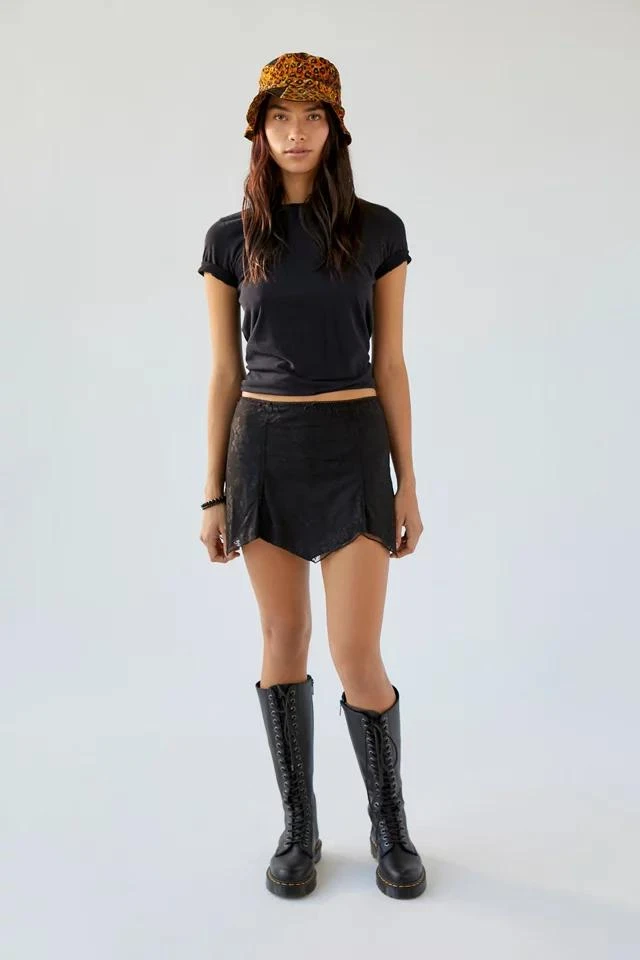 商品Urban Outfitters|UO Mary Lace Low-Rise Mini Skirt,价格¥76,第5张图片详细描述