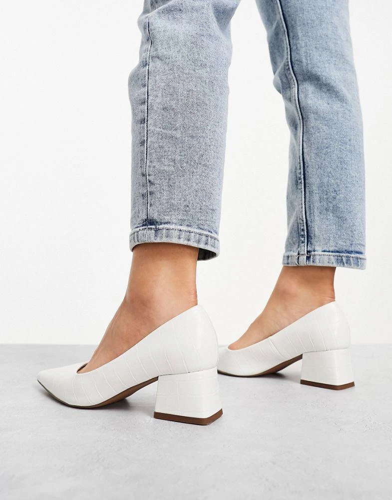 商品ASOS|ASOS DESIGN Wide Fit Saint block mid heeled shoes in off white croc,价格¥273,第2张图片详细描述