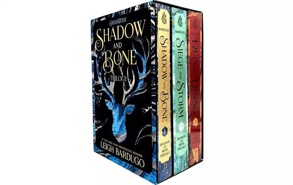 商品Barnes & Noble|The Shadow and Bone Trilogy Boxed Set: Shadow and Bone, Siege and Storm, Ruin and Rising by Leigh Bardugo,价格¥246,第1张图片