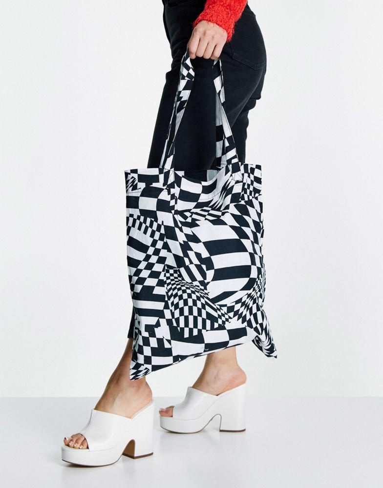 ASOS DESIGN cotton shopper bag in warped mono checkerboard商品第2张图片规格展示