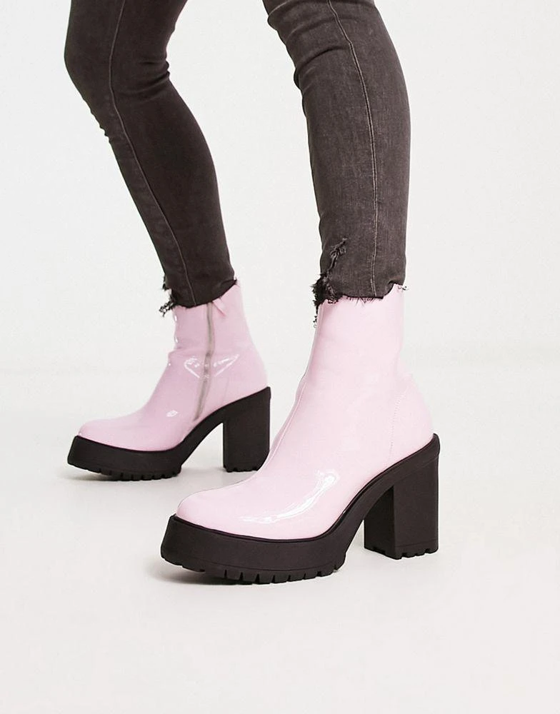 商品ASOS|ASOS DESIGN heeled chelsea boots in pink faux leather with platform sole,价格¥380,第4张图片详细描述