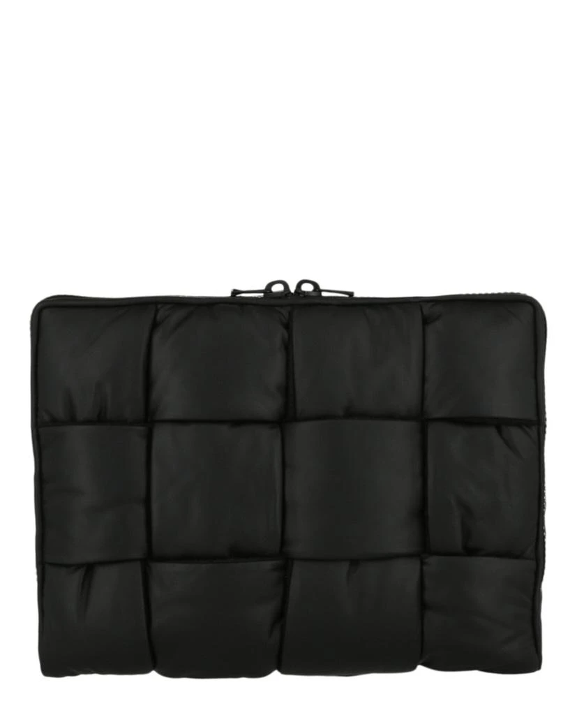 商品Bottega Veneta|Maxi Intrecciato Puffer Laptop Pouch,价格¥2132,第5张图片详细描述
