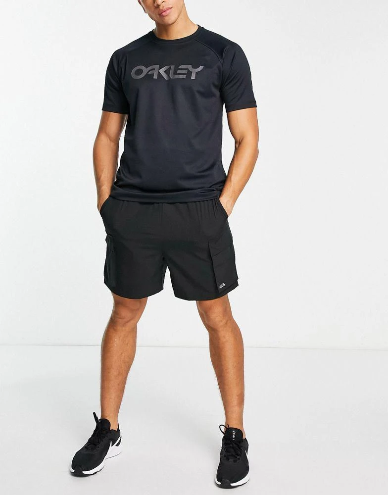 商品Oakley|Oakley Seal bay UV rashguard swim top in black,价格¥243,第2张图片详细描述