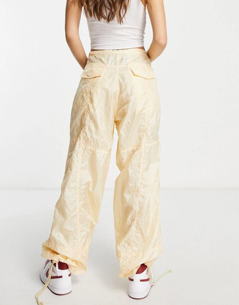 商品Motel|Motel baggy parachute trousers in ecru,价格¥191,第2张图片详细描述