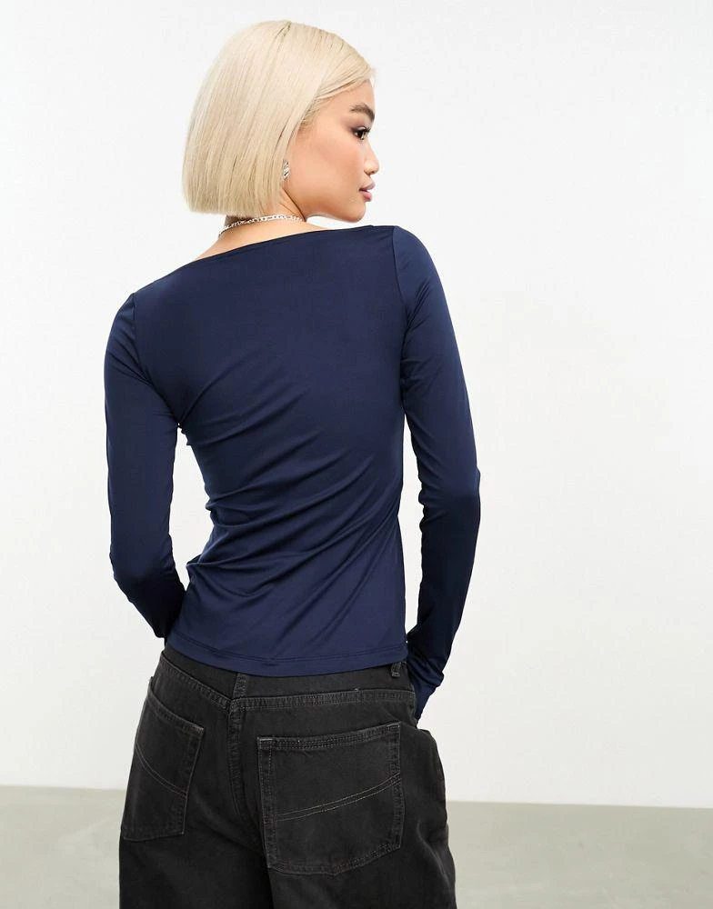 商品Weekday|Weekday Tea fine jersey long sleeve top with scoop neck in navy blue,价格¥188,第2张图片详细描述