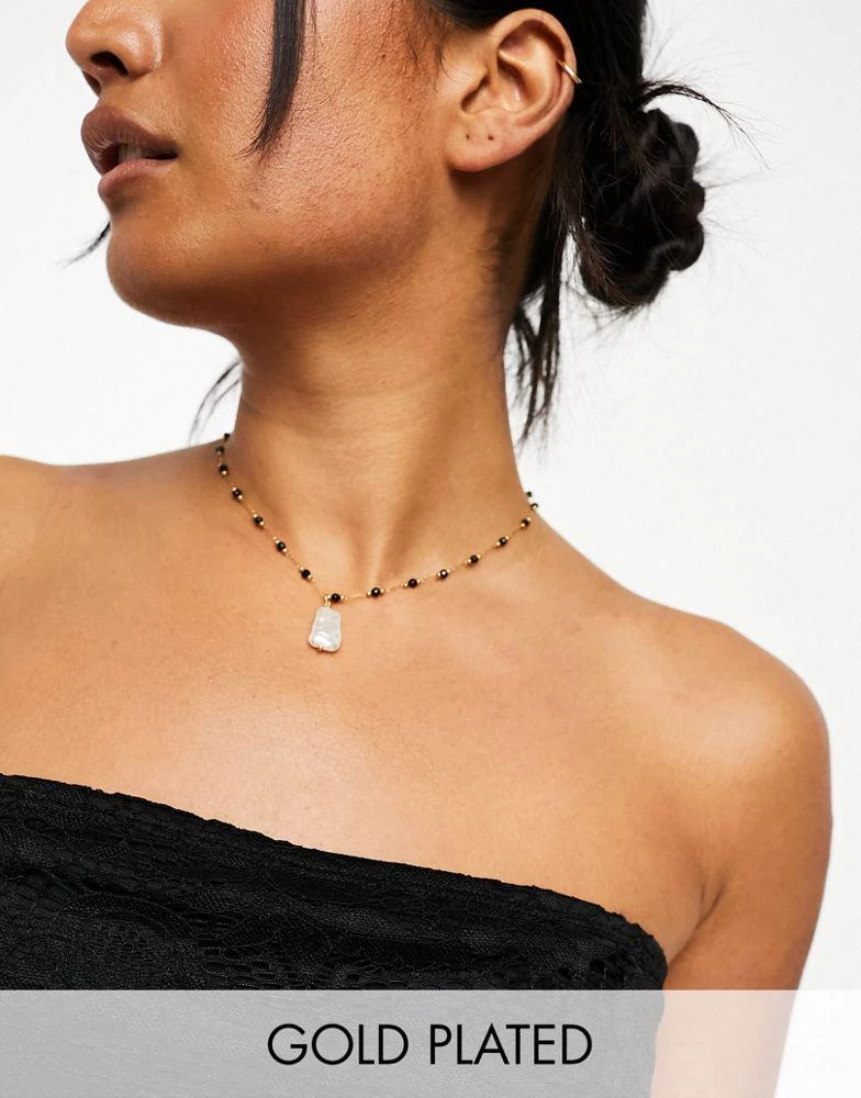 商品Petit Moments|Petit Moments gold plated arne faux pearl drop beaded necklace in black and gold,价格¥332,第1张图片