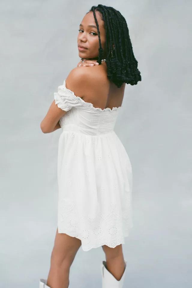 UO Eliza Eyelet Off-The-Shoulder Mini Dress商品第3张图片规格展示