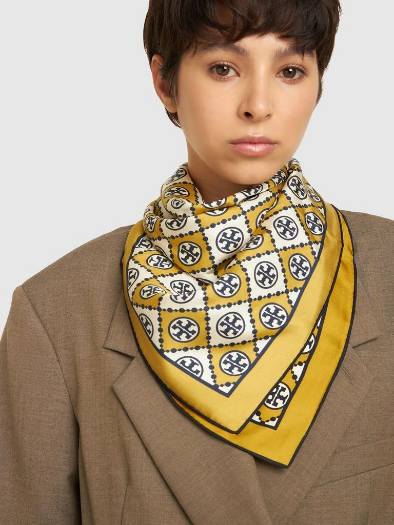 商品Tory Burch|Monogram Printed Silk Scarf,价格¥790,第1张图片详细描述