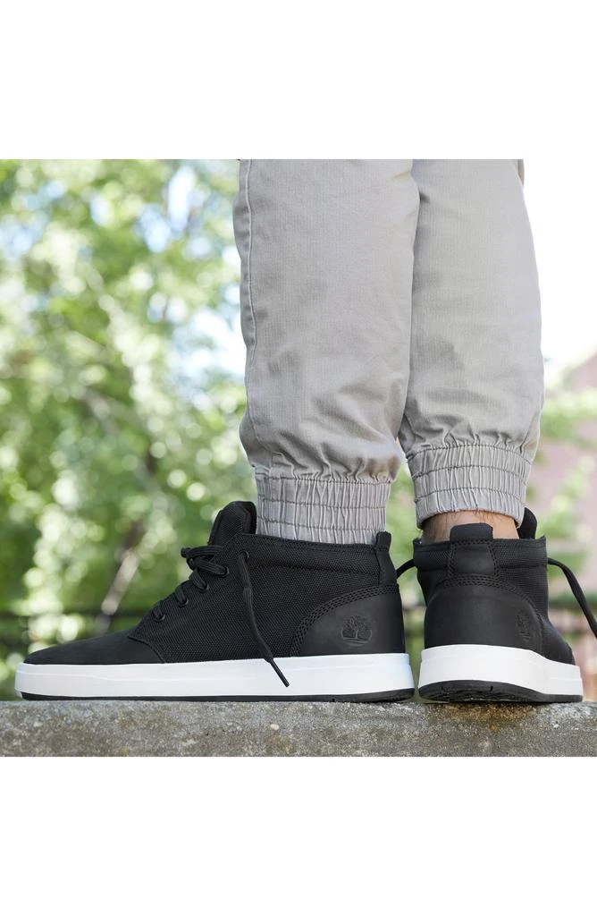 Davis Square Mid Top Chukka Sneaker 商品