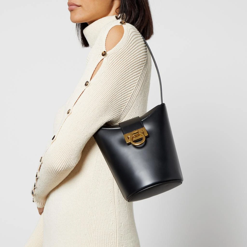 商品Salvatore Ferragamo|Salvatore Ferragamo Trifolio Leather Bucket Bag,价格¥11619,第2张图片详细描述