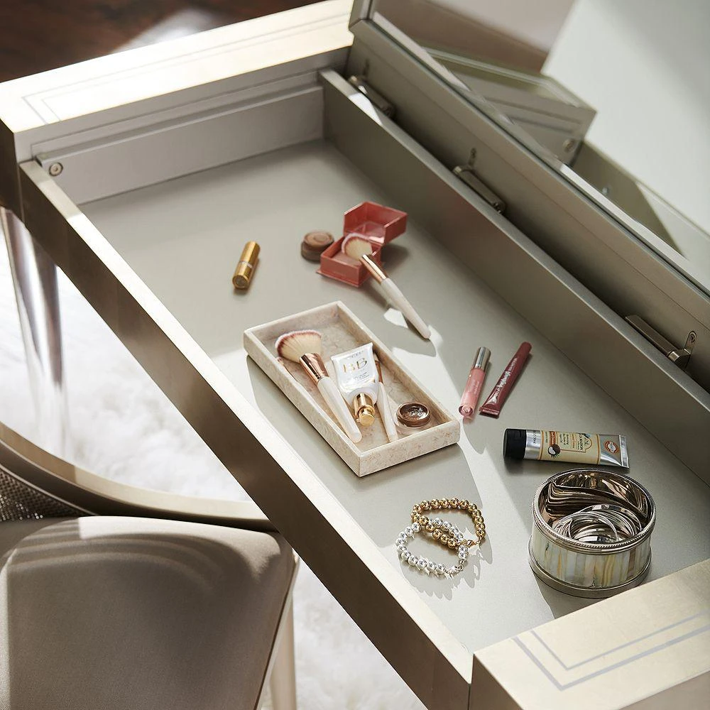 Moment of Clarity Makeup Desk 商品