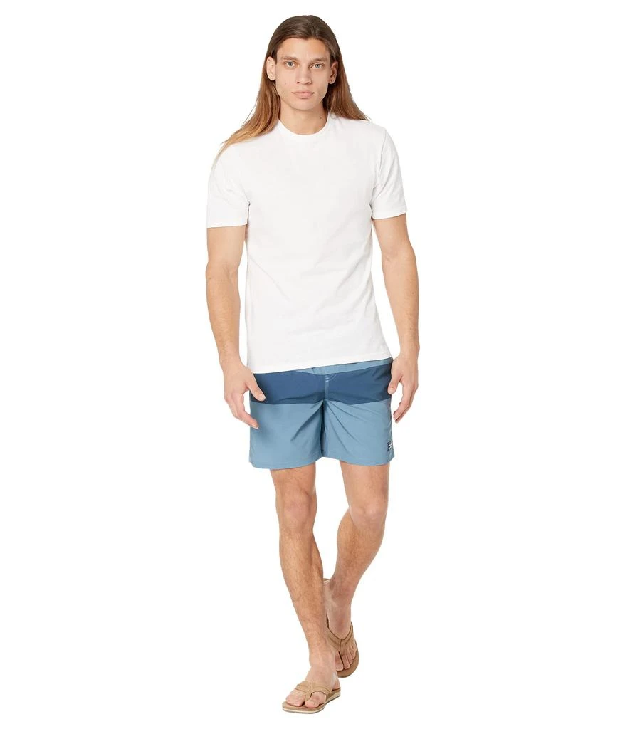 商品Quiksilver|Omni Stretch 17" Shorts,价格¥234,第4张图片详细描述