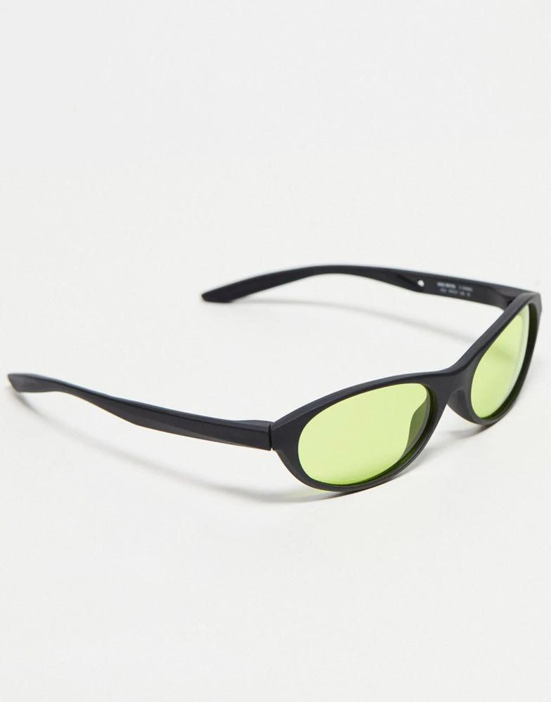 商品NIKE|Nike Retro sunglasses with neon green lens in black,价格¥741,第2张图片详细描述