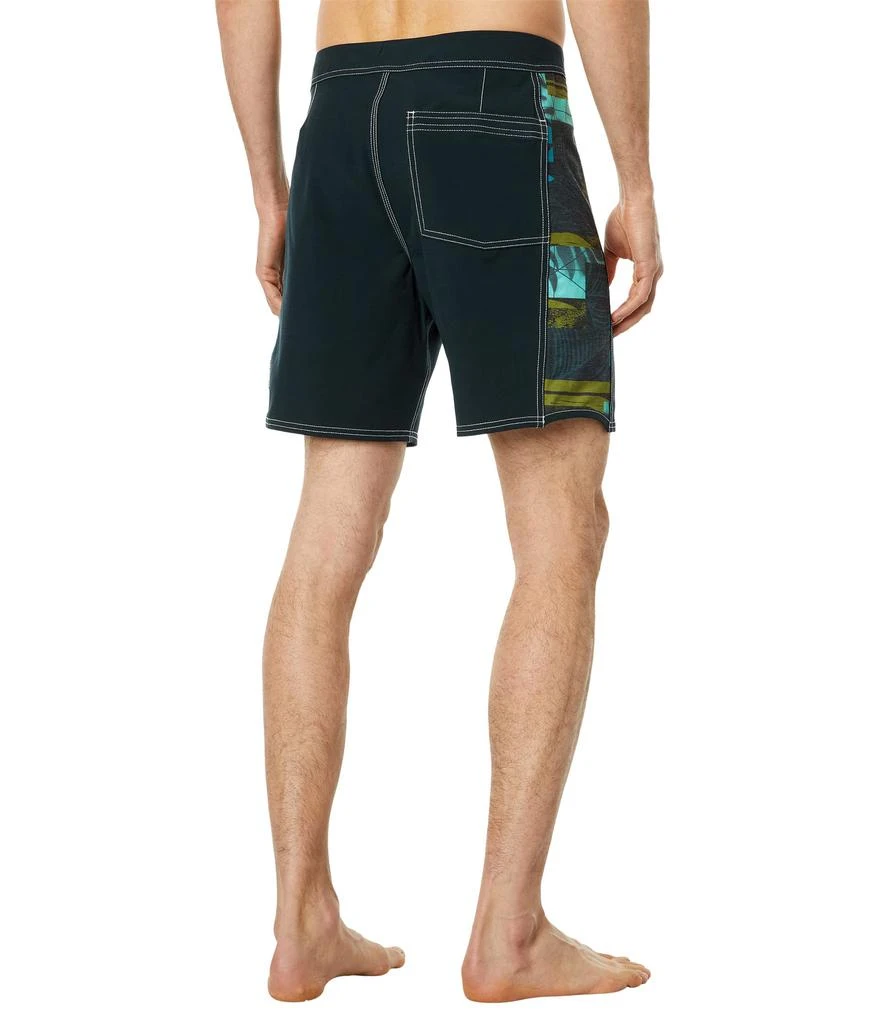 商品Quiksilver|Blank Canvas Arch 18" Boardshorts,价格¥305,第2张图片详细描述