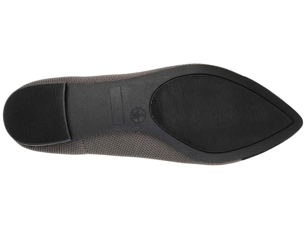 商品Journee Collection|Comfort Foam™ Veata Flat,价格¥375,第3张图片详细描述