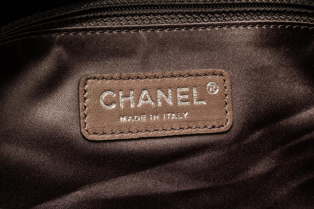 Chanel Black Quilted East West Chain Flap Shoulder Bag商品第6张图片规格展示
