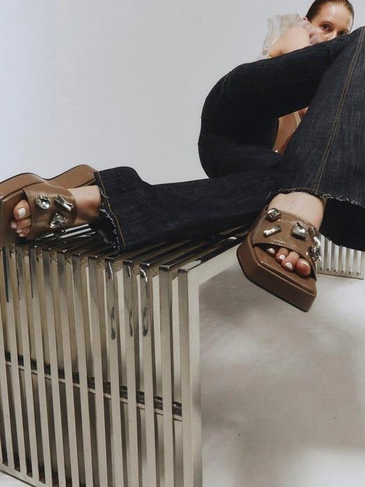 商品yieyie|Bella Gem Platform Slides_Cocoa,价格¥2983,第2张图片详细描述