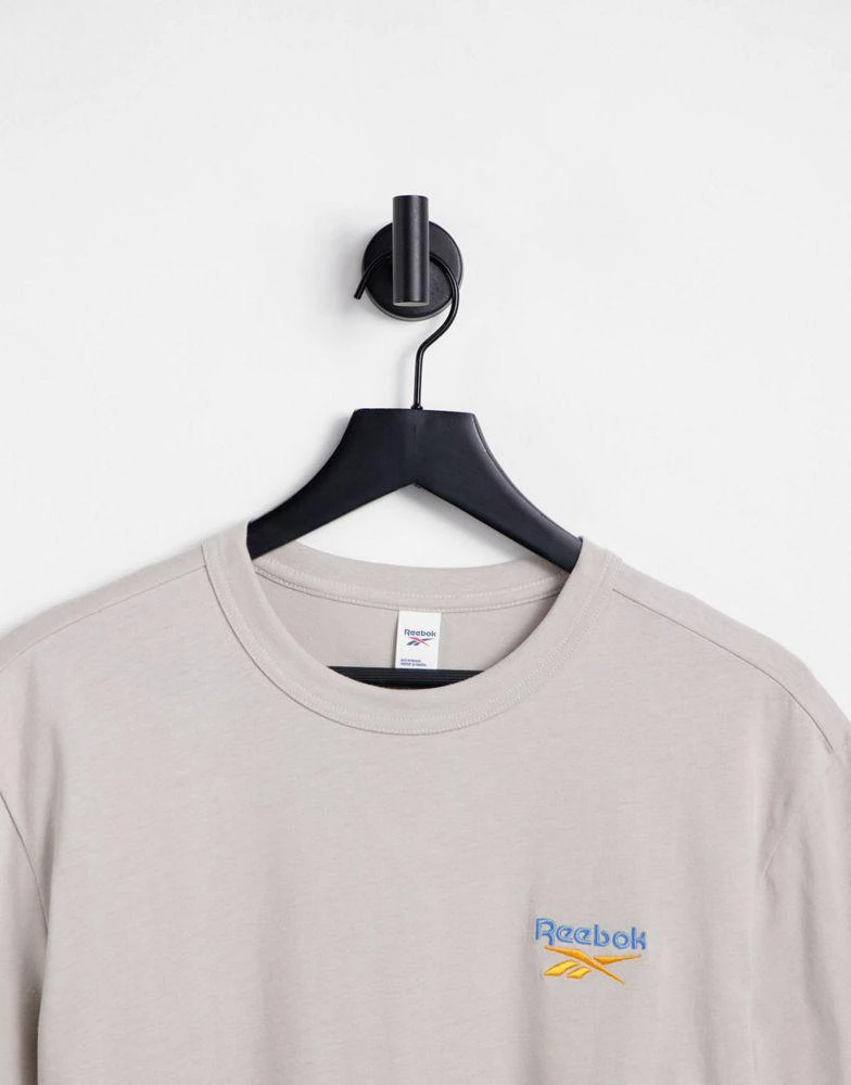 商品Reebok|Reebok camping graphic tee in moonstone - Exclusive to ASOS,价格¥214,第3张图片详细描述