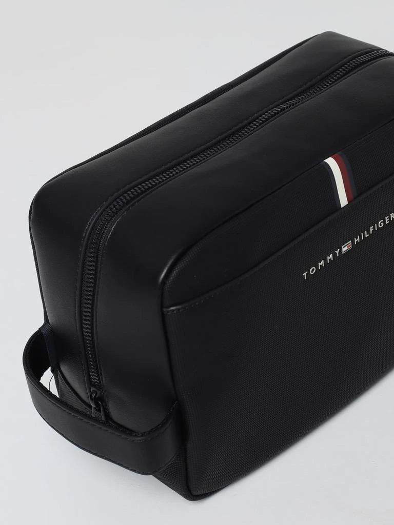 商品Tommy Hilfiger|Tommy Hilfiger beauty case in micro-grained synthetic leather,价格¥283,第3张图片详细描述