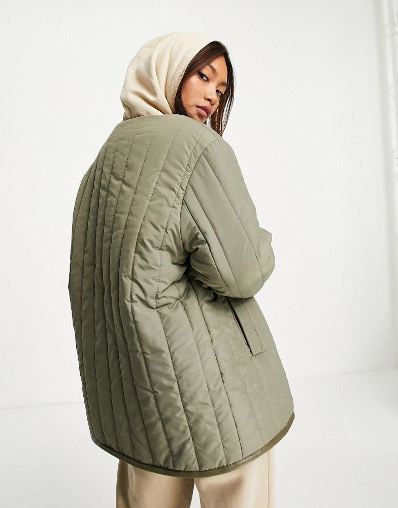 商品Topshop|Topshop lightweight reversible borg liner jacket in khaki,价格¥632,第2张图片详细描述