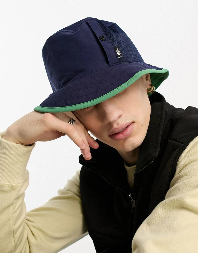 商品The North Face|The North Face Class V Reversible bucket hat in navy and green,价格¥165,第4张图片详细描述