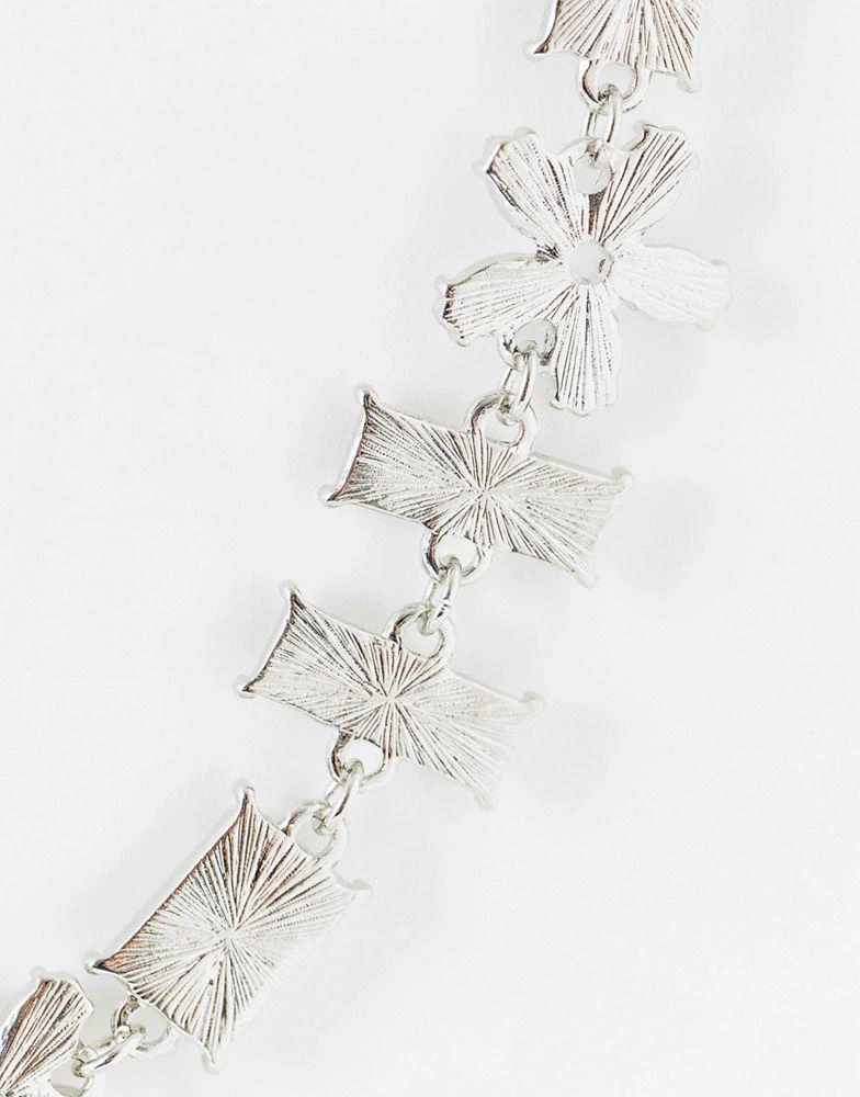 商品ASOS|ASOS DESIGN short necklace in crystals and crystal flowers in silver tone,价格¥91,第3张图片详细描述