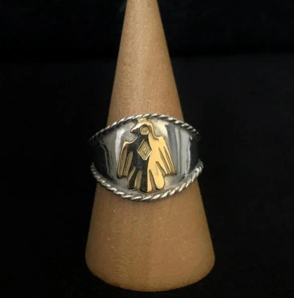 商品Native Feather|Goros Rope Cornered Ring With Eagle - Silver And Gold,价格¥2915,第2张图片详细描述