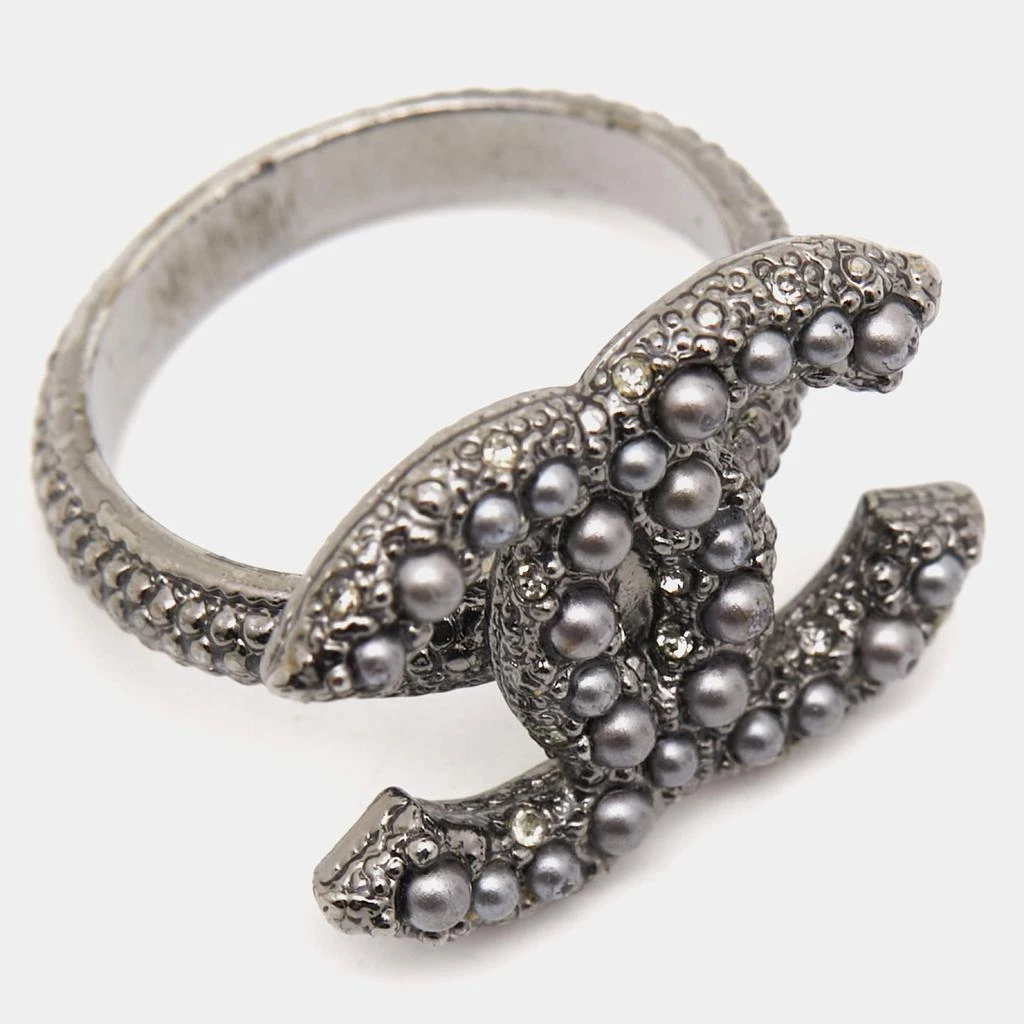 商品[二手商品] Chanel|Chanel Gunmetal Tone Faux Pearl CC Ring Size EU 52,价格¥2498,第4张图片详细描述