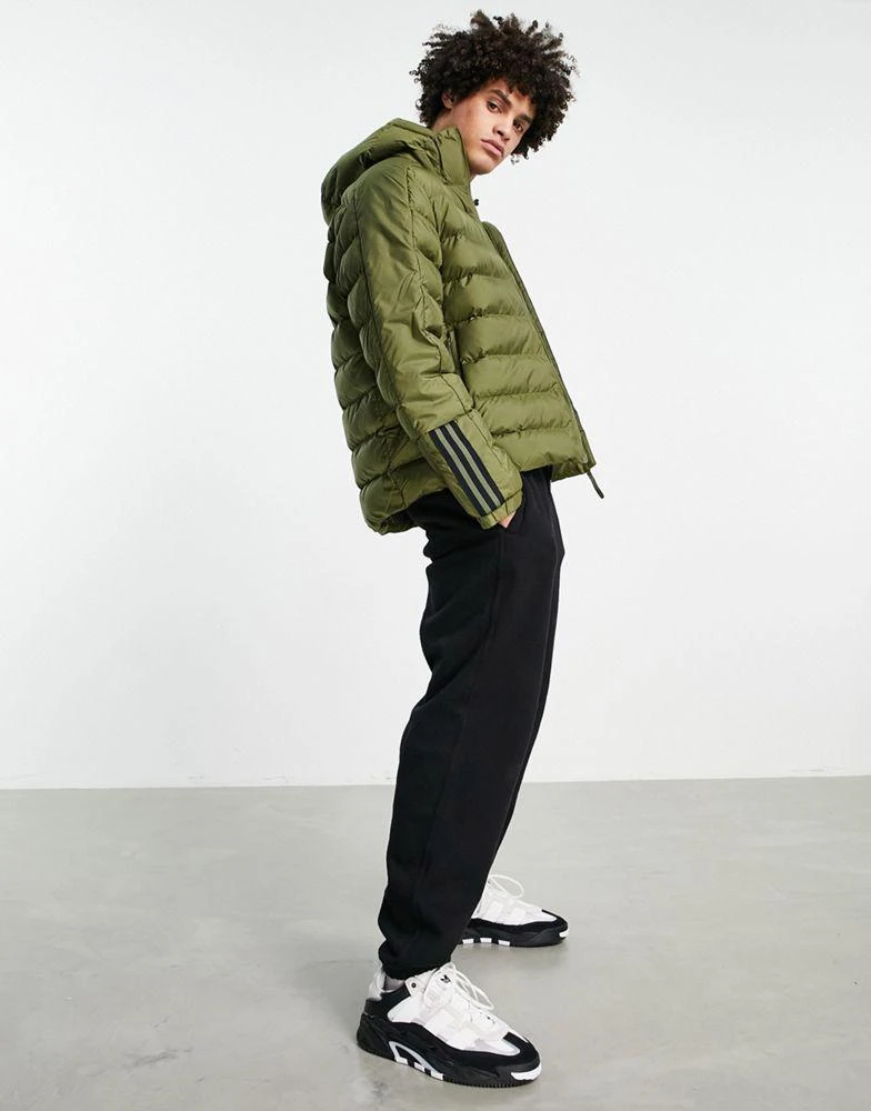 商品Adidas|adidas Outdoor puffer jacket with hood and three stripes in khaki - MGREEN,价格¥410,第3张图片详细描述
