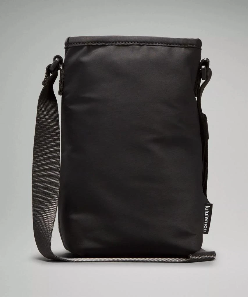 商品Lululemon|Water Bottle Crossbody with Front Pocket 2L,价格¥301,第3张图片详细描述
