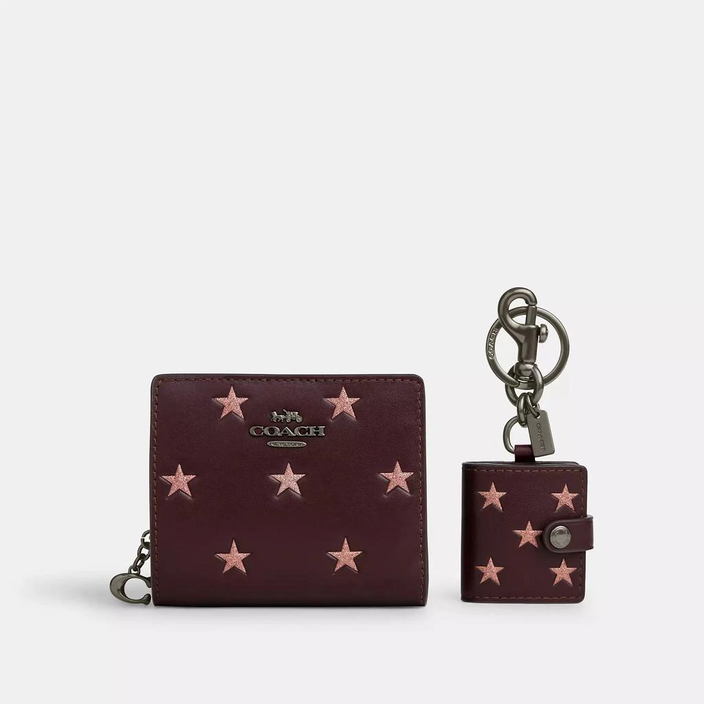 商品Coach|Boxed Snap Wallet And Picture Frame Bag Charm With Star Print,价格¥867,第5张图片详细描述