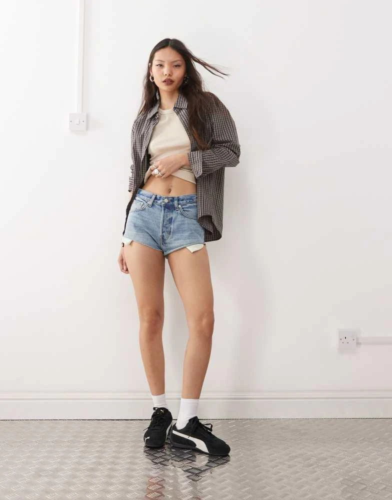 商品Weekday|Weekday Maia micro denim shorts in blue wash,价格¥407,第4张图片详细描述