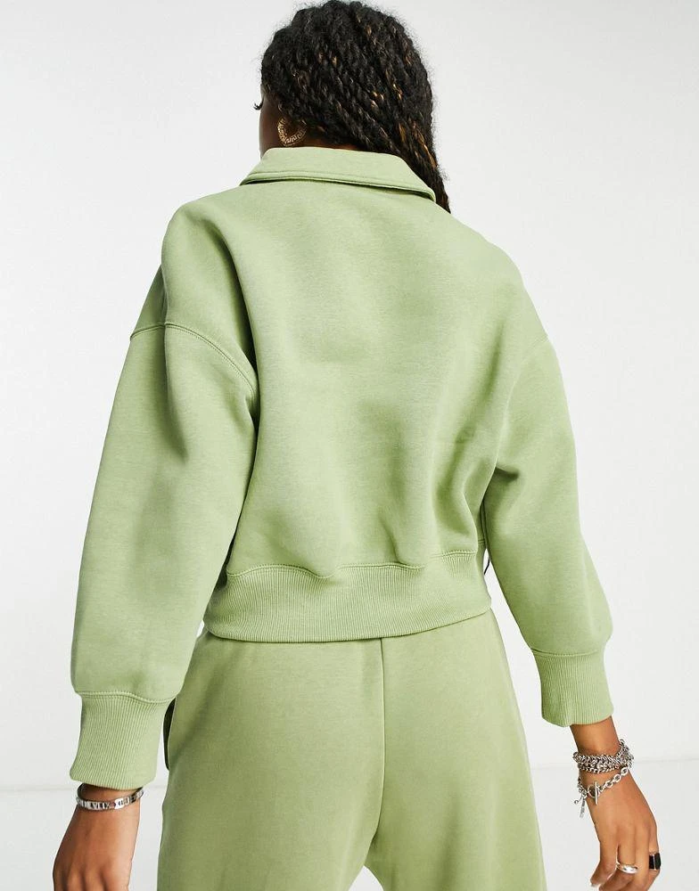 商品NIKE|Nike mini swoosh cropped polo sweatshirt in alligator green,价格¥532,第2张图片详细描述