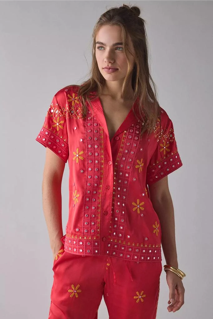 商品BDG|BDG Nash Satin Mirror Sequin Souvenir Short Sleeve Button-Down Shirt,价格¥74,第4张图片详细描述