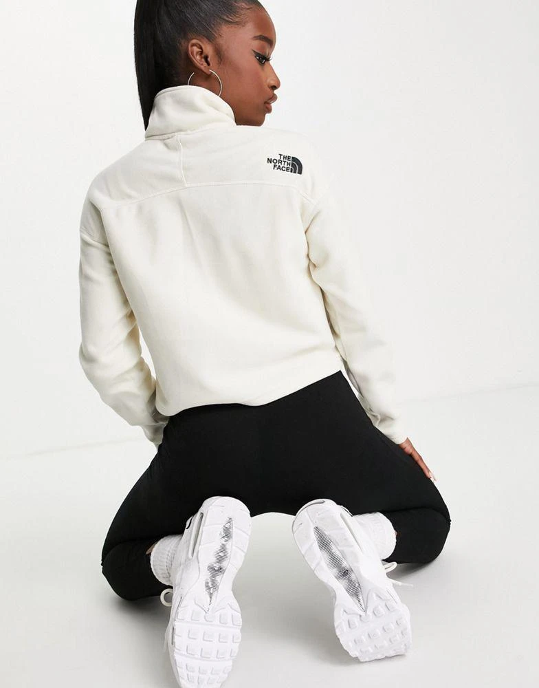 商品The North Face|The North Face Embroidered Glacier cropped fleece in white Exclusive at ASOS,价格¥263,第2张图片详细描述