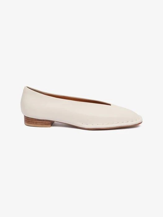 商品NEUTE|Freja Hand Stitch Loafer Shoes (White),价格¥1900,第4张图片详细描述