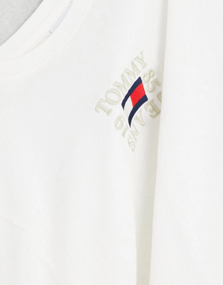 商品Tommy Jeans|Tommy Jeans cotton relaxed timeless boxy t-shirt in white - WHITE,价格¥222,第4张图片详细描述