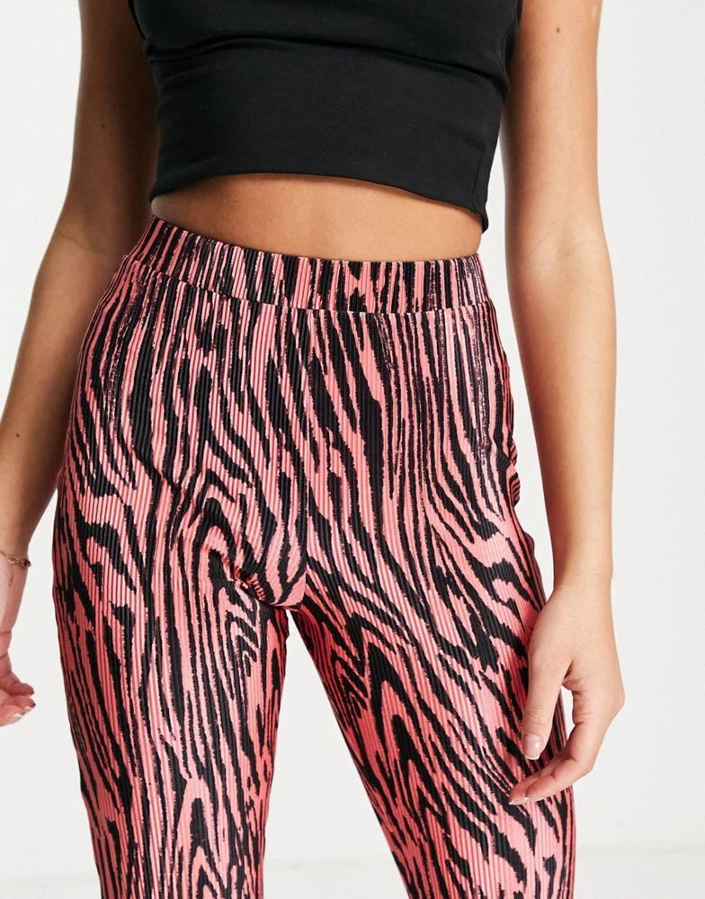 商品ASOS|ASOS DESIGN plisse flare trouser in pink and black animal print,价格¥220,第3张图片详细描述