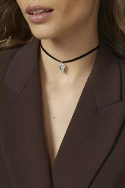 商品Urban Outfitters|Delicate Hammered Wrap Choker Necklace,价格¥57,第1张图片