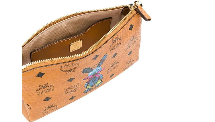 商品MCM|MCM Rabbit Visetos Medium Millie Top Zip Crossbody,价格¥4281,第3张图片详细描述