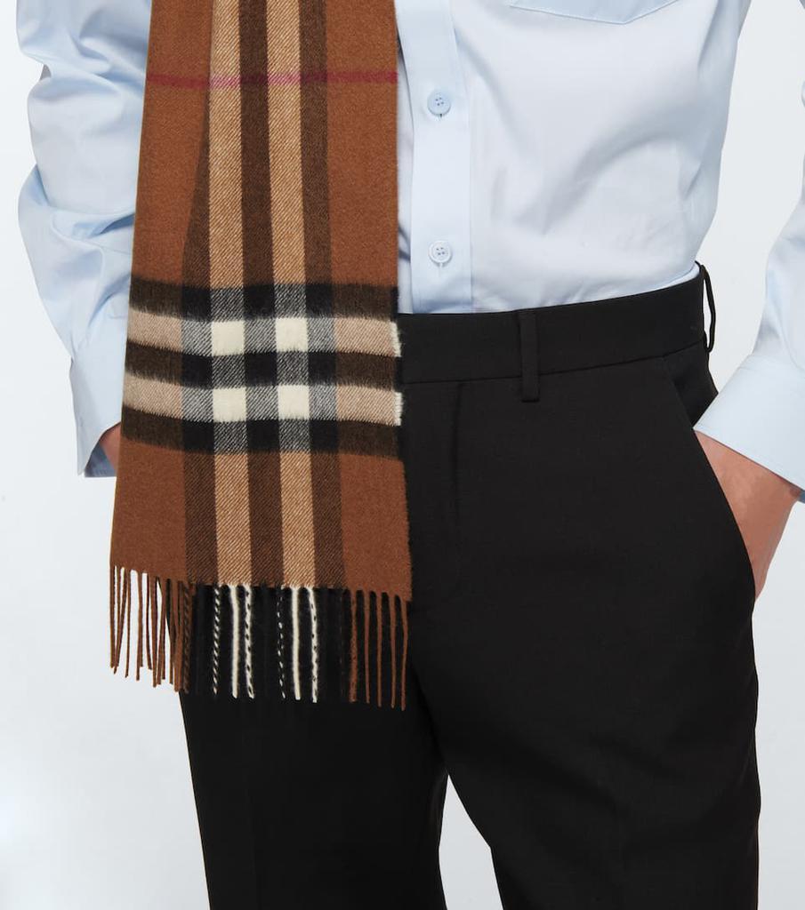 商品Burberry|经典格纹羊绒围巾,价格¥4114,第5张图片详细描述