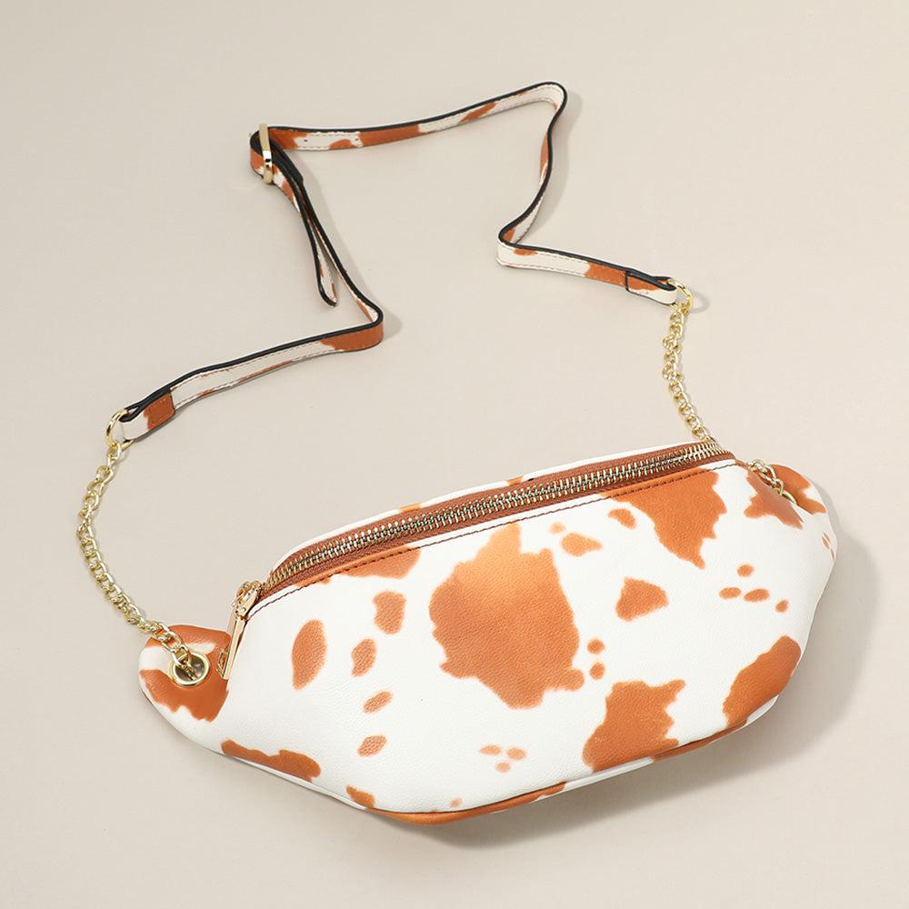 Bolsa a tiracolo em pele sintética com estampa de vaca image 2