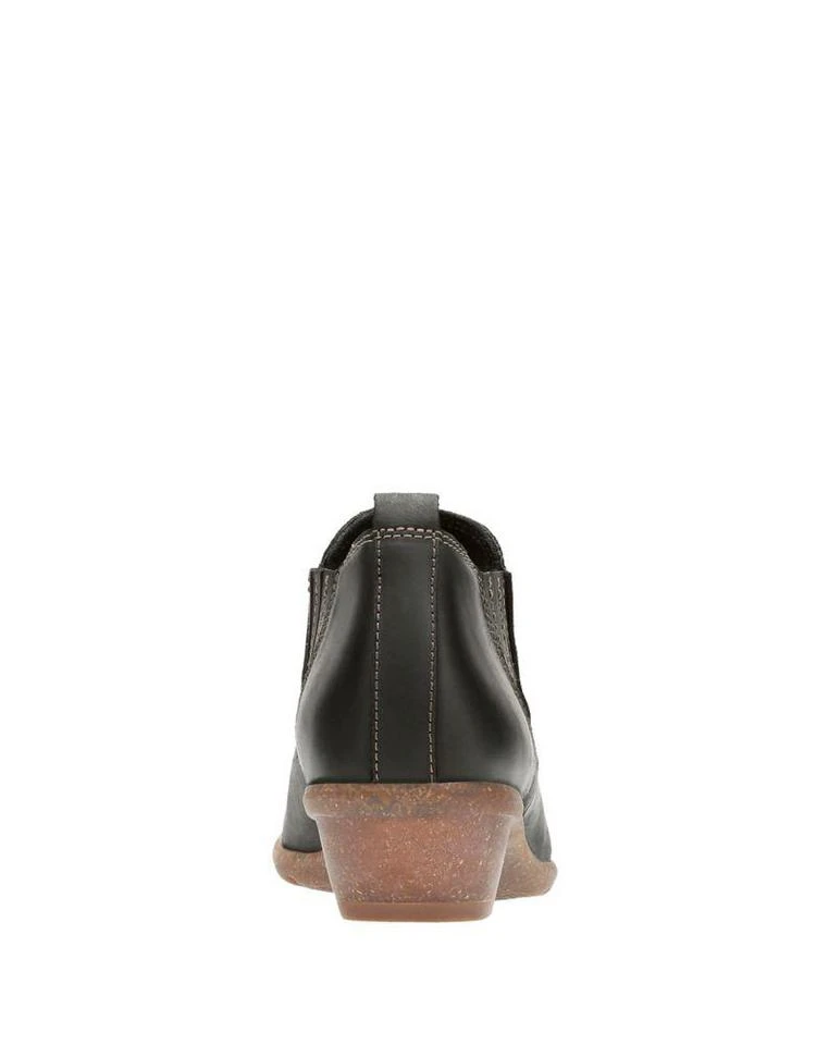 商品Clarks|Wilrose Slip-On Booties,价格¥752,第3张图片详细描述