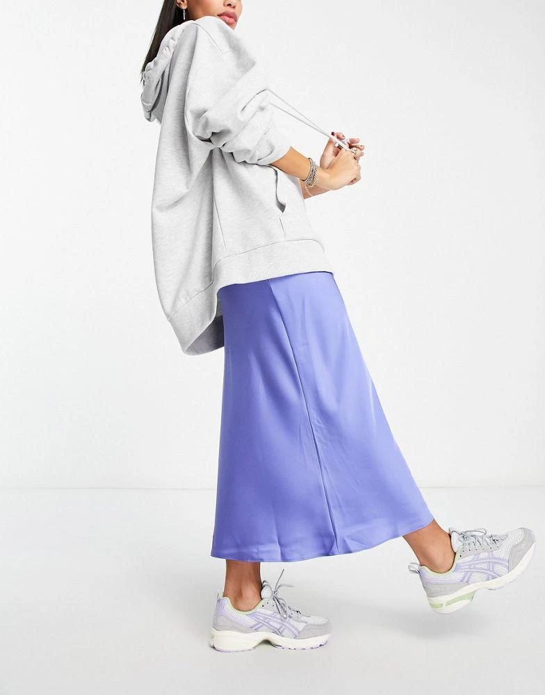 商品ASOS|ASOS DESIGN satin bias midi skirt in periwinkle,价格¥305,第2张图片详细描述