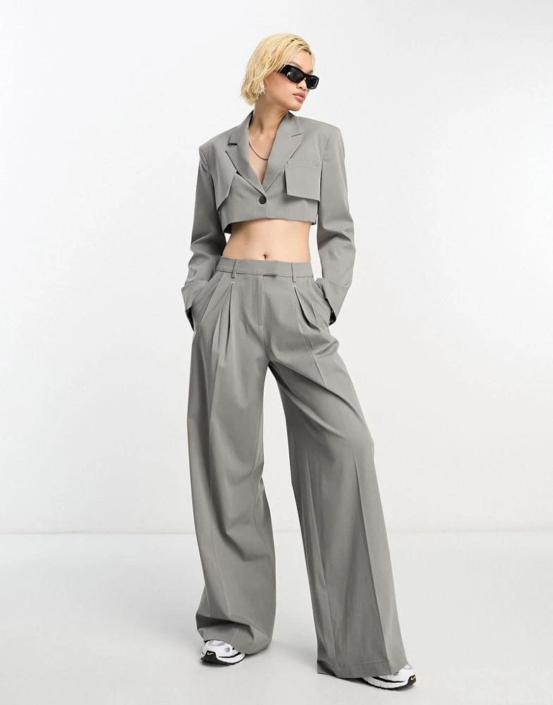 商品Bershka|Bershka cropped cargo blazer co-ord in cool grey,价格¥402,第2张图片详细描述