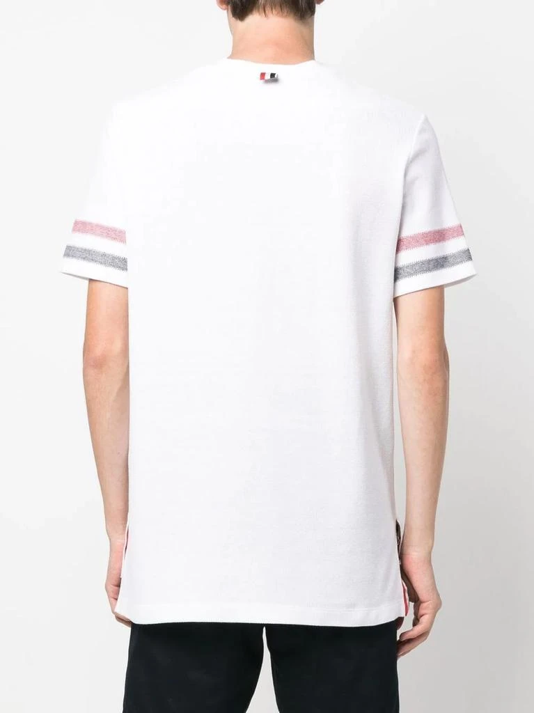 商品Thom Browne|THOM BROWNE MEN SHORT SLEEVE TEE IN TEXTURED COTTON W/ ENG RWB STRIPE,价格¥1770,第2张图片详细描述