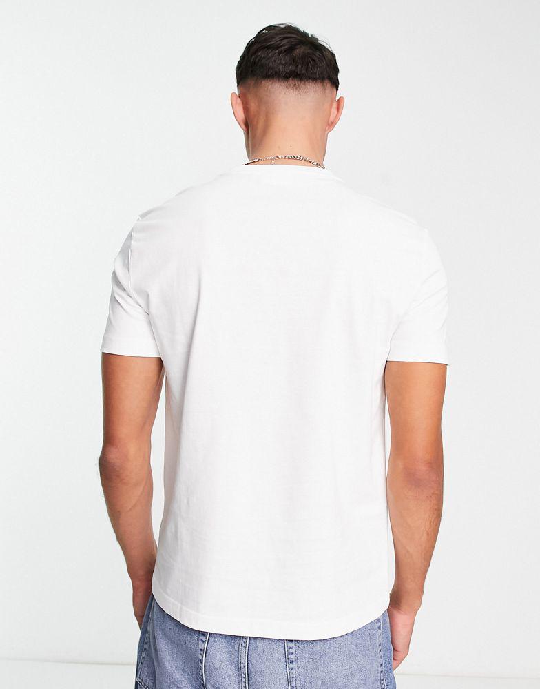 Calvin Klein distorted logo t-shirt in white商品第2张图片规格展示